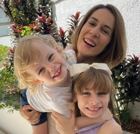 Marcela Lopes comemora aniversário ao lado de familiares