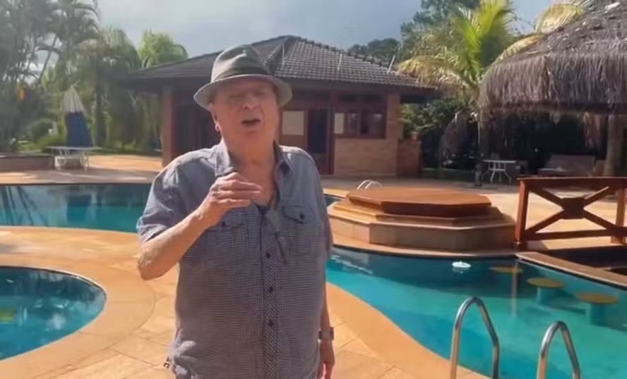 Aos 88 anos, Raul Gil mostra mansão em SP e anuncia retorno com programa