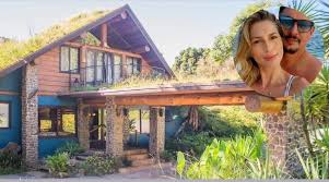 Lívia Andrade e ex disputam hotel de luxo comprado em Santa Catarina