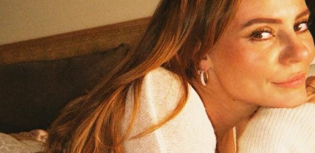 Paolla Oliveira posa de lingerie e recebe elogios de fãs