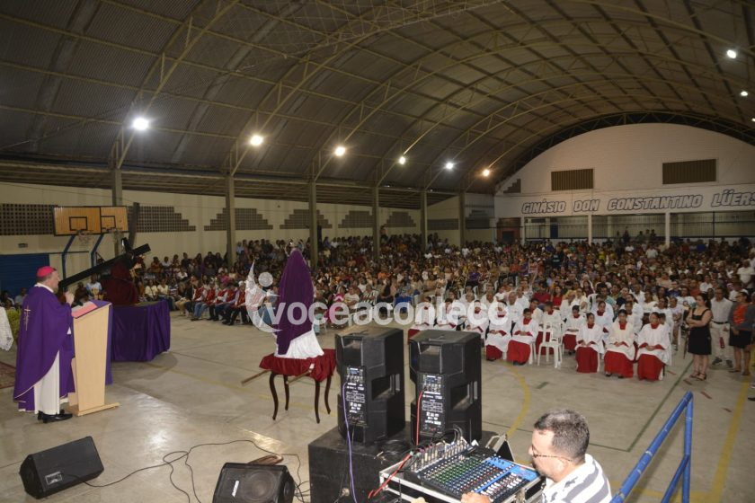 Procissão do Encontro reúne multidão e emociona fiéis em Penedo durante a Semana Santa