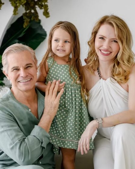 Aos 68 anos, Edson Celulari aparece em ensaio com a mulher e a filha caçula