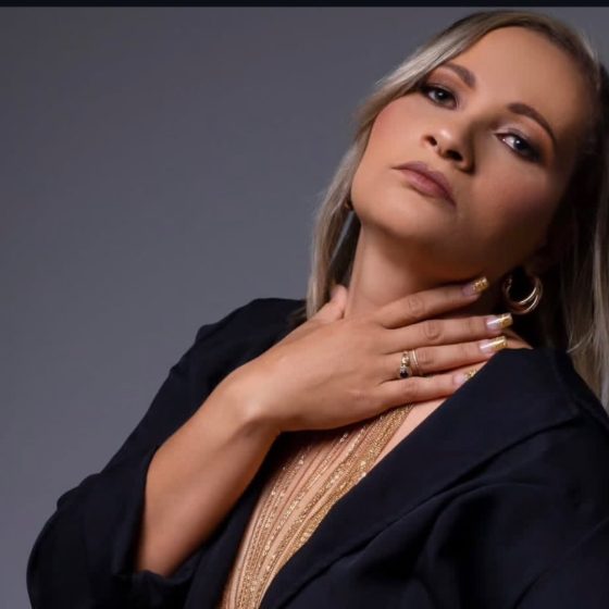 Professora Damiana Santos festeja idade nova em Penedo