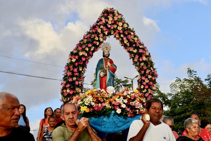 Devoção e tradição marcam encerramento da festa em homenagem a São Pedro, em Penedo