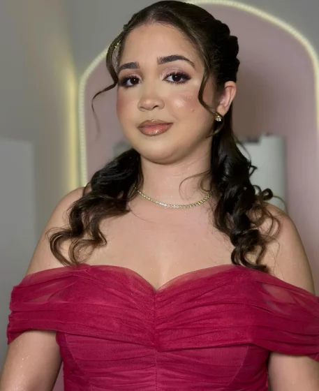 Suelen Estevams celebra mais um ano de vida