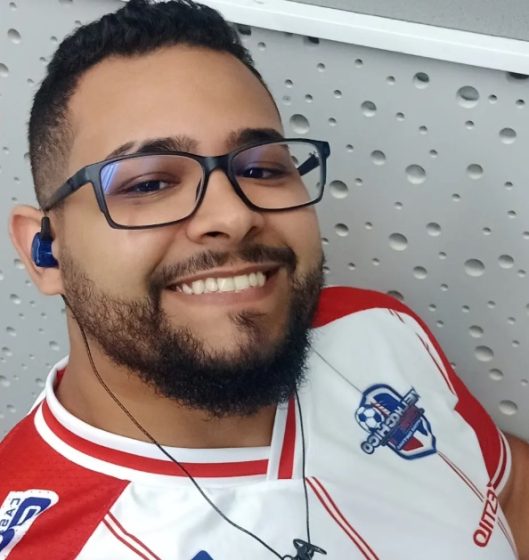 Júlio César, da Penedo FM, comemora idade nova nesta terça, 21