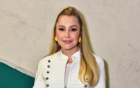 Carla Diaz surge irreconhecível no show da Xuxa