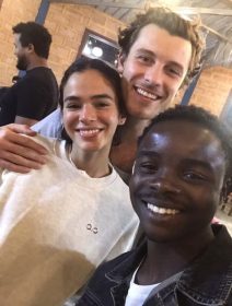 Bruna Marquezine e Shawn Mendes desembarcam em Angola após meses no Brasil