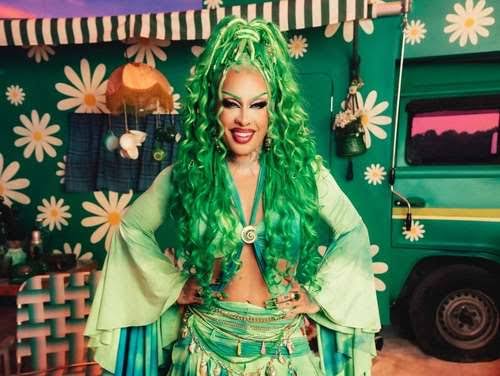 Gloria Groove celebra 10 anos de carreira: ‘Espero seguir realizando sonhos”